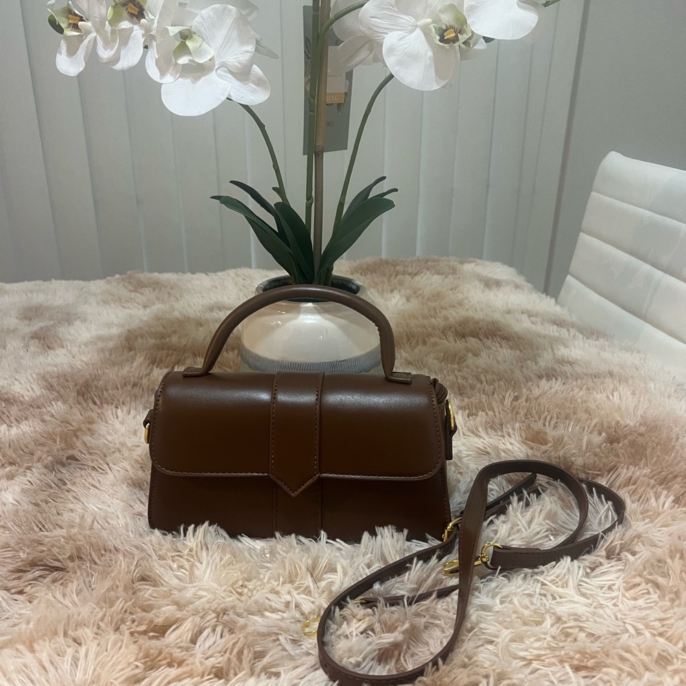 Elegant Brown Leather Handbag
